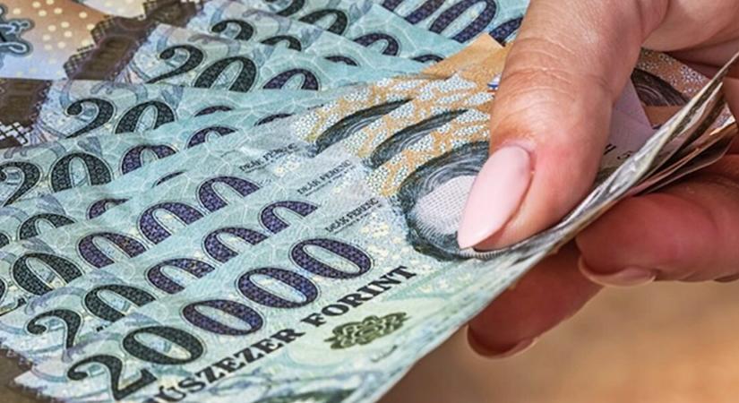 Már utalják! Sokak számláján extra összeg jelent meg – Te is köztük vagy?