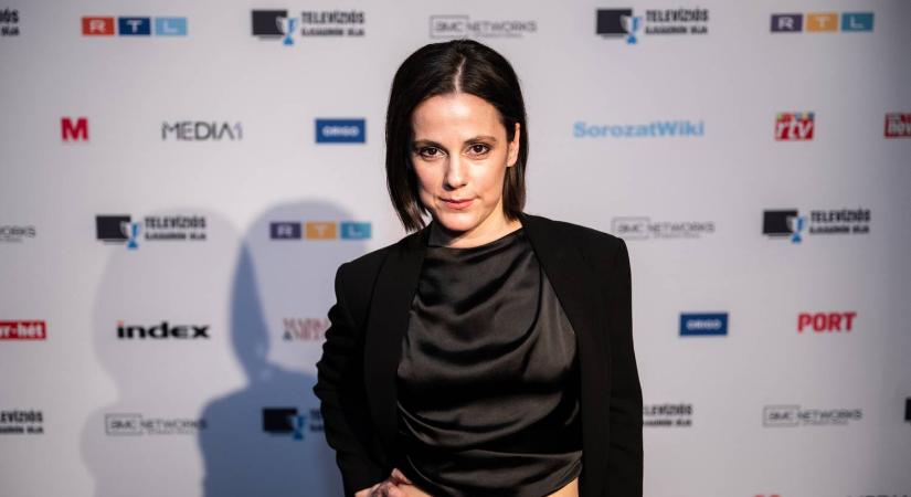 Lovas Rozi aranyos képet posztolt a gyerekeivel, Stana Alexandra bikiniben hódít