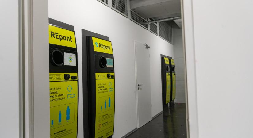 Változik a palackvisszaváltási rendszer, az eddiginél rosszabbul járnak majd a nagyobb boltok