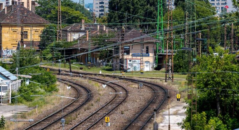 Pénzszerzésért fizet csaknem 100 milliót Mr. Oroszországnak a MÁV