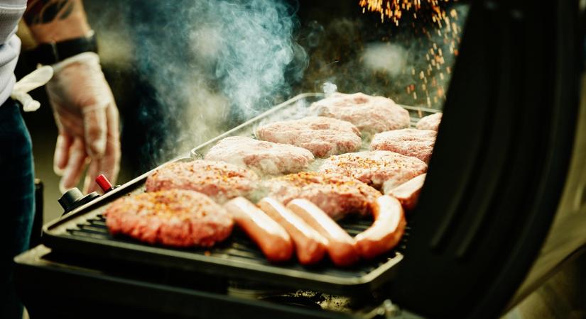 Figyelmeztet a NÉBIH: Rákkeltő lehet, ha így grillezel