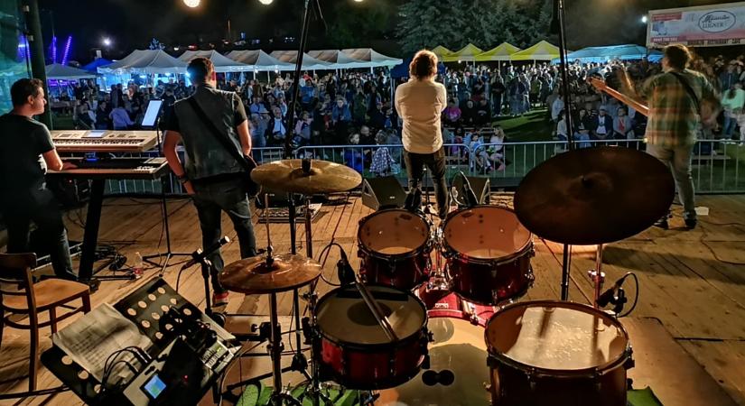 Szombaton kiderül Hajdúszoboszlón, sajtból van-e a Hold?