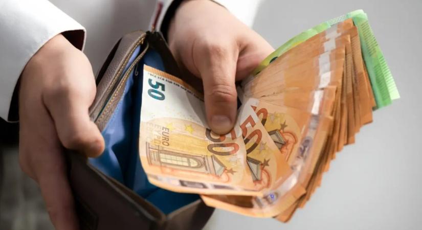 Ezekben az ágazatokban nőttek a fizetések, miközben egyre kevesebb az állásajánlat
