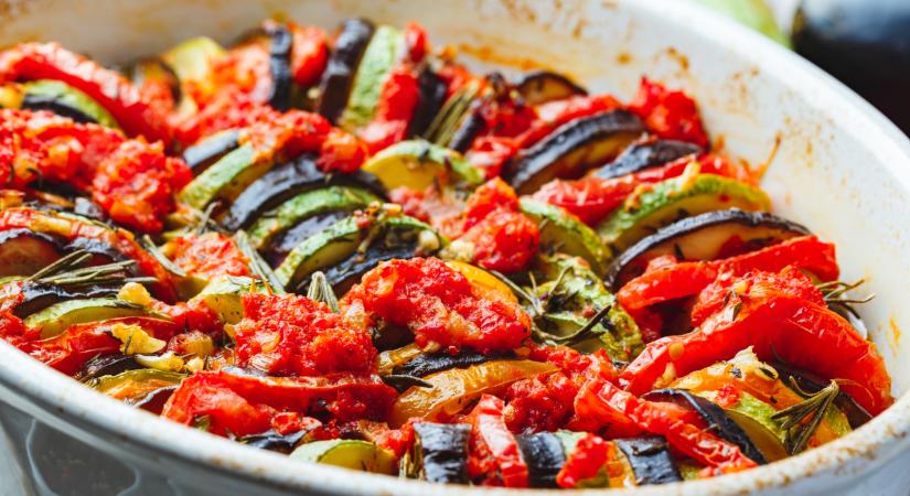3 isteni mediterrán étel, ami hazai alapanyagokból még finomabb – lecsótól a padlizsánsalátáig