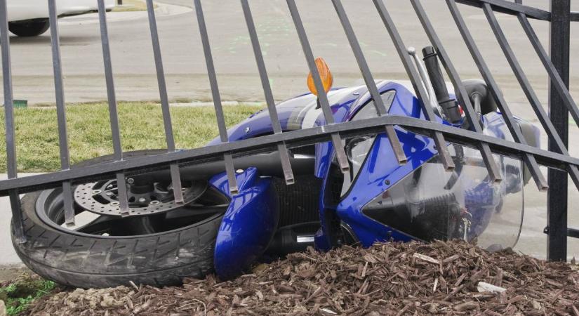 Motorbalesetet szenvedett a Rádió1 DJ-je