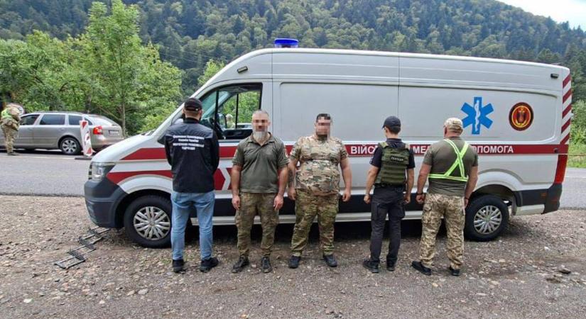 "Mentővel" szállítottak egy katonaköteles férfit Kárpátaljára