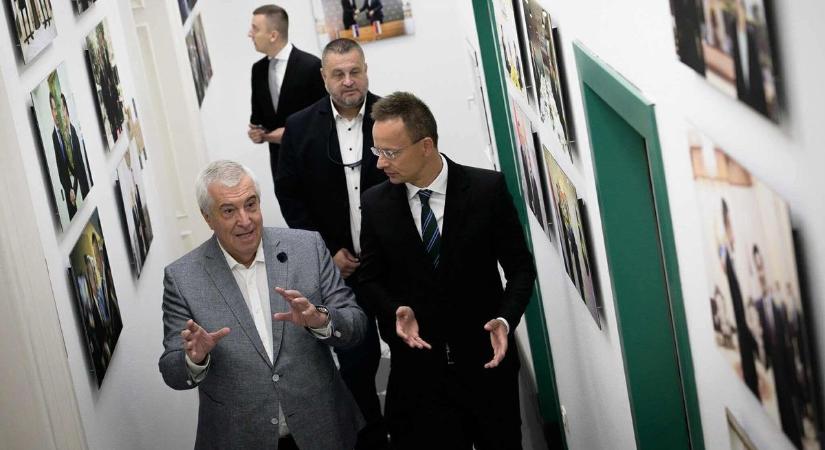 Szijjártó Péter a korábbi román kormányfővel találkozott