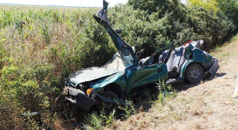 Egy férfi meghalt, többen megsérültek a Kunszentmártonnál történt balesetben