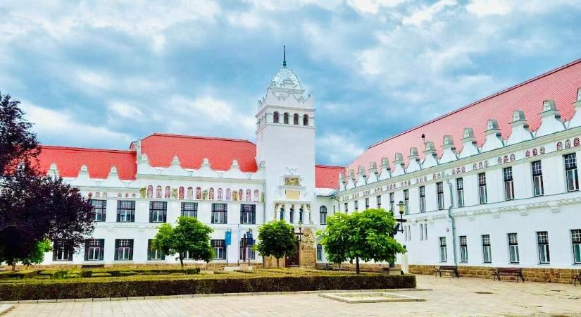Történelmi rekonstrukció: megújult a Tokaj-Hegyalja Egyetem főépülete - FOTÓK