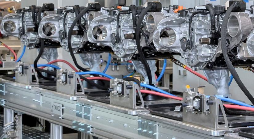 Már gyártják a debreceni BMW-k motorjait
