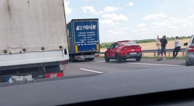 Tömegbaleset az M3-ason!- Gyermekmentő is a helyszínen!