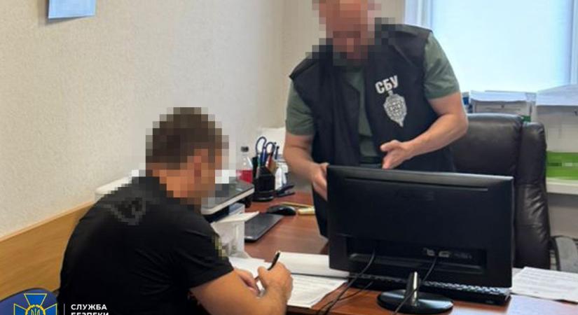 Több mint egymilliárd hrivnyát sikkasztott egy védelmi minisztériumi osztályvezető a hadsereg élelmiszer-beszerzésén