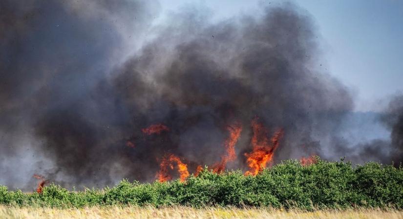 Több hektáron pusztított ismét a tűz Hajdú-Biharban