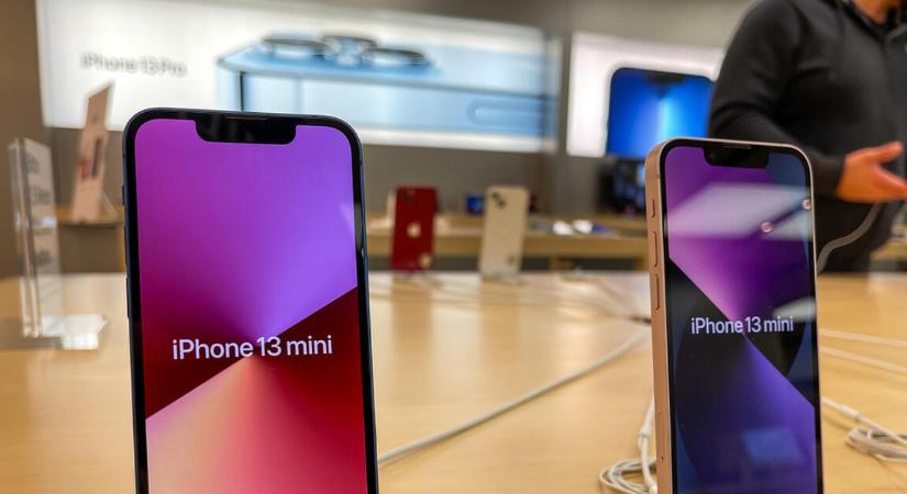 Trump valami nagyon furcsát tett az Apple-lel