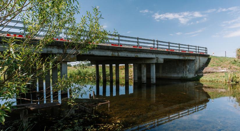 Szombattól közel nyolc hónapig zárva lesz egy Komárom melletti közúti híd – részben le fogják bontani