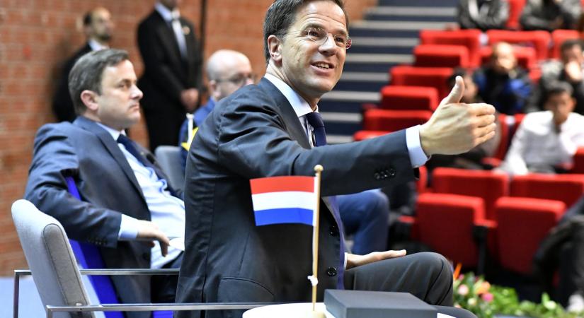 Lemondott a holland kormány a családtámogatási botrány miatt