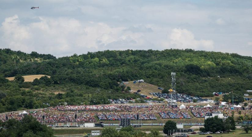 Zúgnak a helikoptertaxik a Hungaroringre, 3,4 millió forint is lehet fejenként egy oda-vissza út