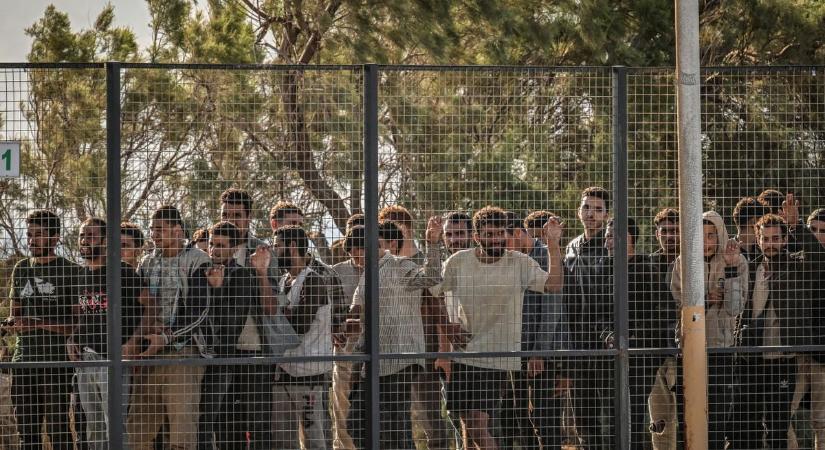 Görögország inváziónak nevezte a migránshullámot, nem fogad be menedékjog iránti kérelmeket