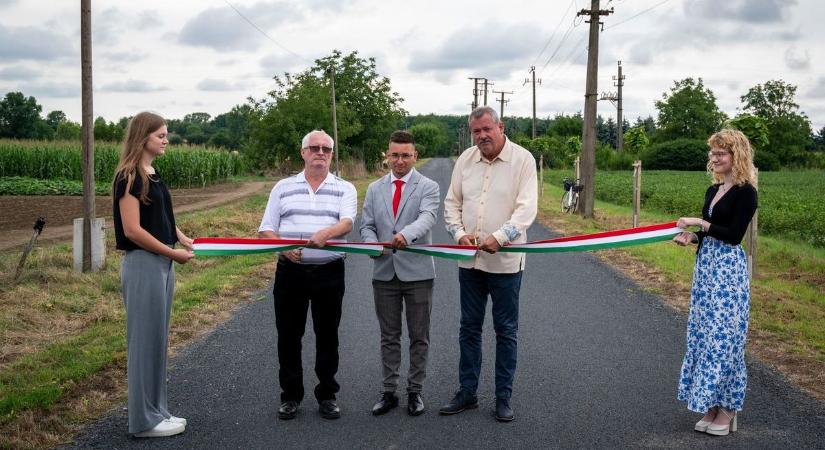 Útátadó extrákkal Sorkikápolnán