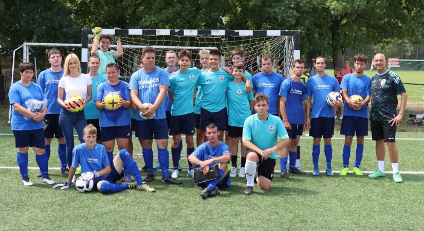 „A sport egészségmegőrző hatása mellett az önbizalmukat is erősíti a csapathoz való tartozás”– Idegenben játszhatott a Szimbiózis FC