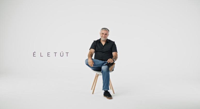 Vályi Istvánnak senki sem mondhatja meg, milyen zoknit húzzon