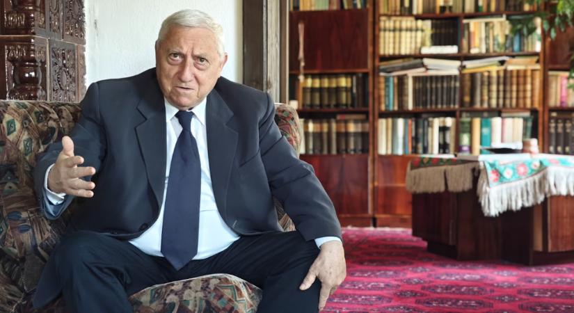 „A történészek utáltak, mert képviselő voltam. A képviselők utáltak, mert történész voltam.”