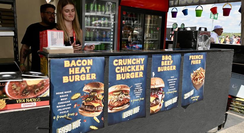 Hatezer alatt nincs hamburger, nagyot drágult a víz és az üdítő – ilyenek az árak idén a Hungaroringen