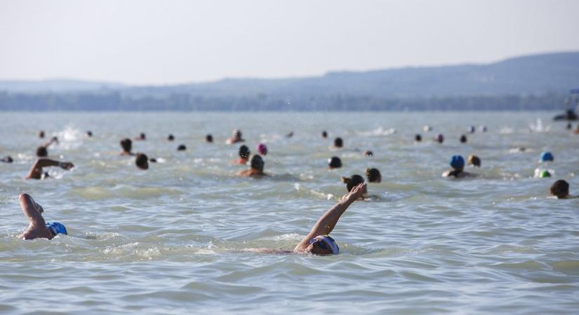 Nem rendezik meg hétvégén a Balaton-átúszást – itt az új időpont