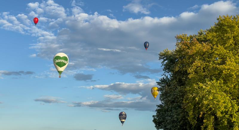 Hőlégballonnal követtük a versenyzőket