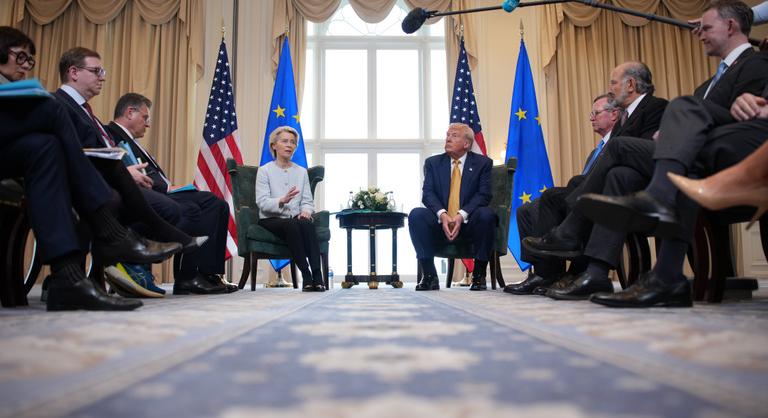 A neves elemző szerint Donald Trump az Európai Unió szétverésén dolgozik