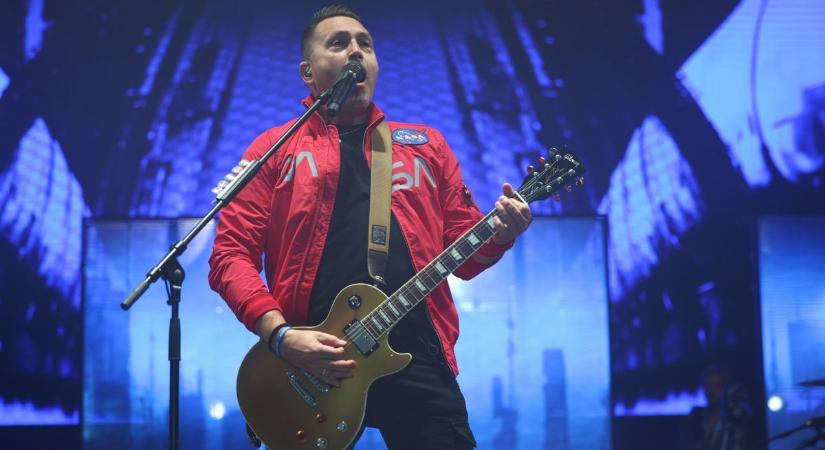 Rengetegen várták Ákost Esztergomban: ilyen volt a bulija (GALÉRIA)