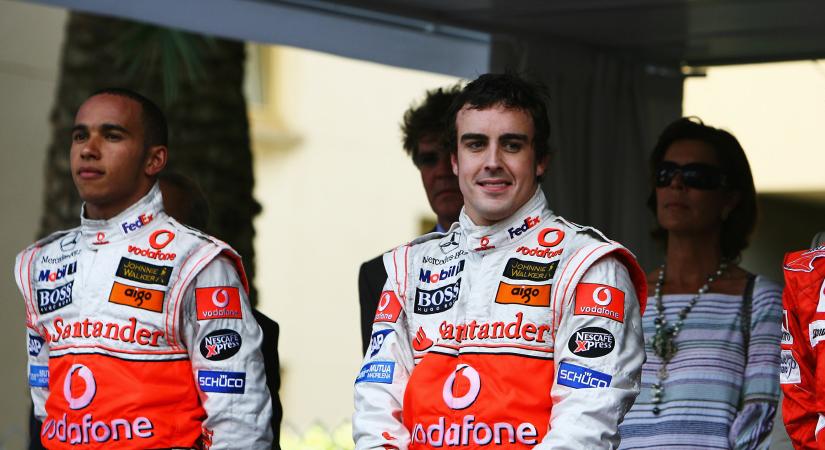 Alonso megzsarolta a McLarent, hogy Hamilton ne érhessen célba