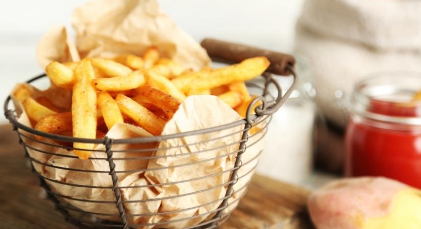 Ne olajban, hanem ebben a furcsa alaplében süsd a krumplit: mennyei lesz tőle a burgonya