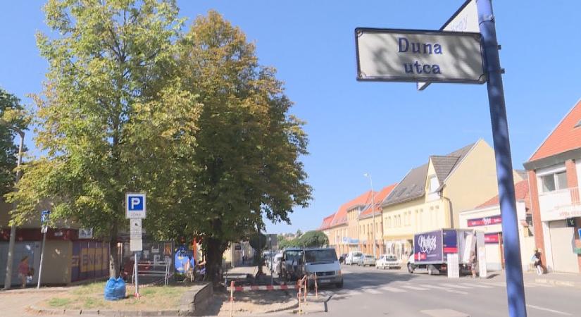 Megújul a padka és a járdaszakasz