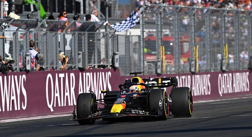 Verstappen marad a Red Bullnál