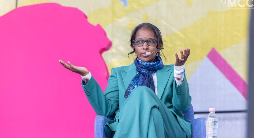 „Mondjátok el gyermekeiteknek, hogy kik is ők, mielőtt a világ azt mondja nekik, hogy ők senkik!” – Ayaan Hirsi Ali az MCC Feszten