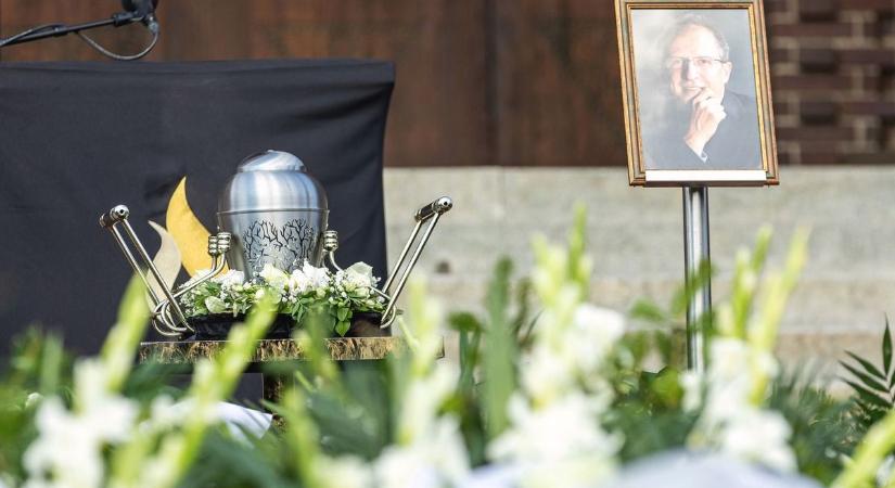 Végső búcsút vettek Debrecen egykori alpolgármesterétől - fotókkal
