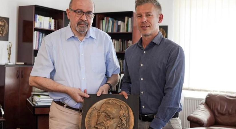 Magyar Péter az RMDSZ alapítójával egyeztetett Marosvásárhelyen