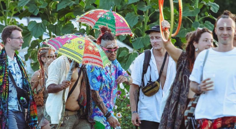 Fantasztikus tűzshow és ritmusos dallamok az OZORA Fesztiválon – videóval
