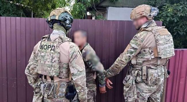Egy részeg katona kibiztosított kézigránáttal fenyegetett rendőröket Zsitomir megyében, kommandósok fogták el