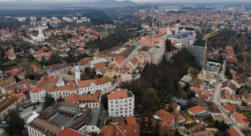 Harminchat méter mély lyukat vájnak a veszprémi várhegy belsejében