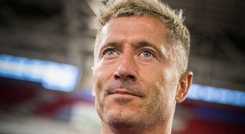 Megérkezett a „fenyegetés”, Lewandowski kiszorulhat a Barcából