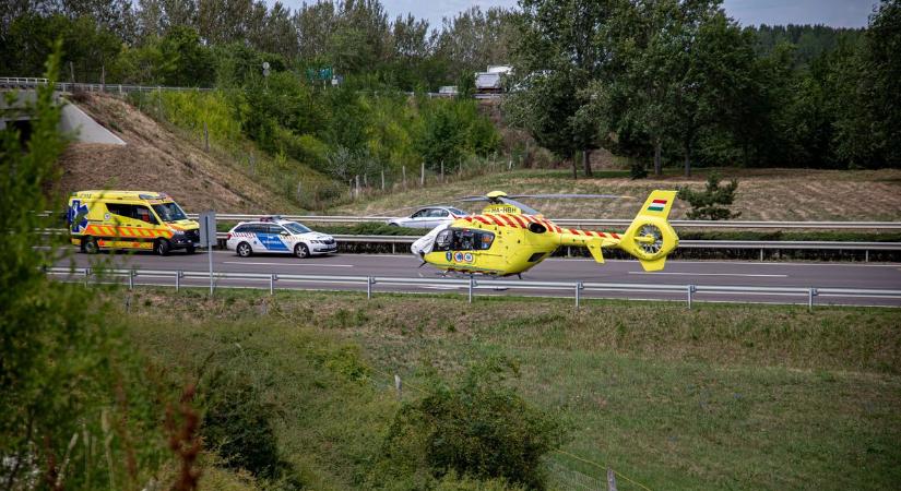 Brutális baleset az M3-ason: tíz sérült és három mentőhelikopter a helyszínen