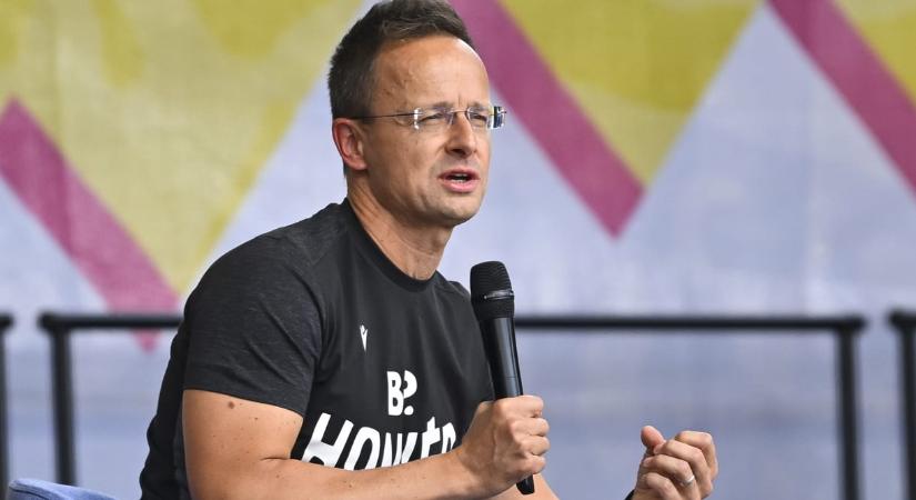 Szijjártó elmagyarázta, hogy lehet az, hogy rajtuk kívül mindenki háborút akar az EU-ban