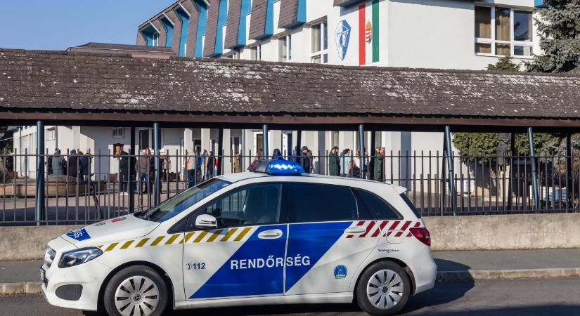 Rendőrautót akart lopni egy strandpapucsos férfi Zuglóban, de lebukott