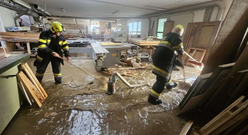 Heves esőzésekkel és jégesővel járó zivatarok tarolták le Ausztriát - fotók