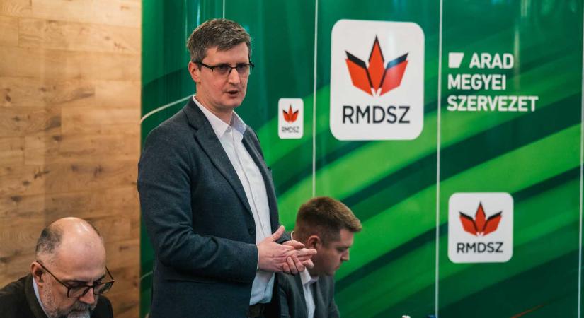 RMDSZ-es kormányfőtitkár-helyettest és államtitkárt nevezett ki a román kormány