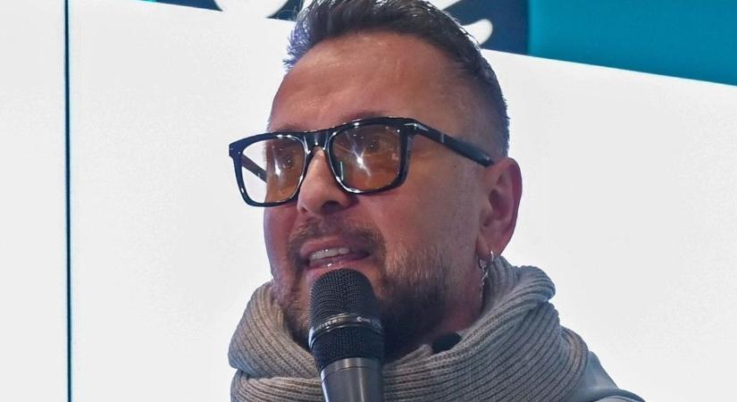 Majka a béka hátsó fele alól megpróbált fölüzenni a Karmelitába – nem sikerült neki