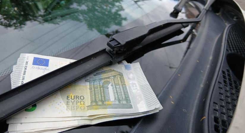 Ennek tényleg bedőlünk?! Ősi trükkel rabolják ki az autósokat Spanyolországtól Horvátországig