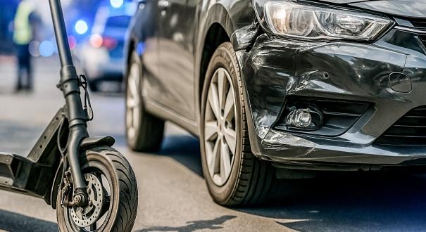 A jogász válaszol: hiányzó rendszám miatt büntették meg a rollerest?